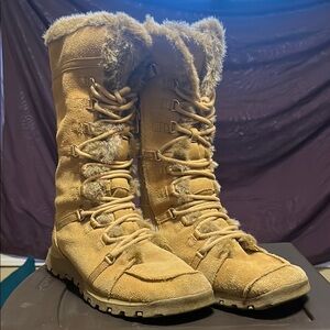 Tan Fur-Lined Women's Boots